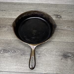 Vintage Unmarked Wagner Ware No 8 Cast Iron Skillet 10.5”